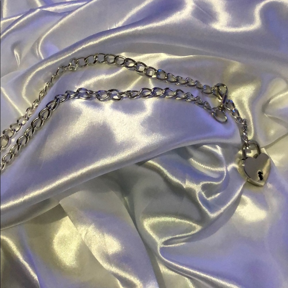 Heart lock clasp silver chain necklace - Picture 3 of 3